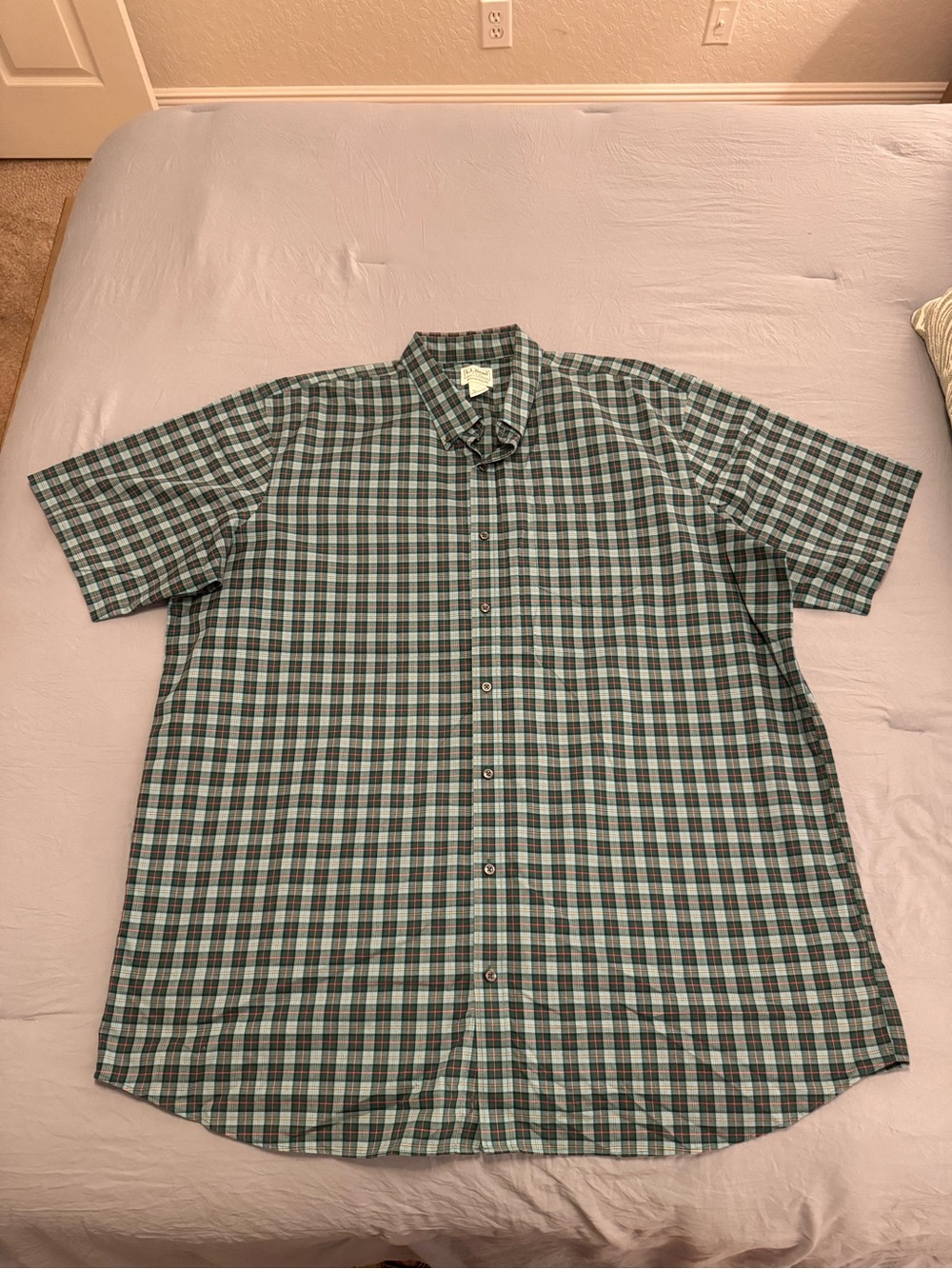 Casual Short-Sleeve Plaid Shirt